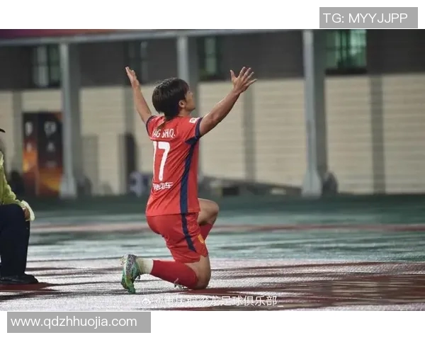 梳辫子的足球明星是谁 他在球场上创造了哪些精彩瞬间